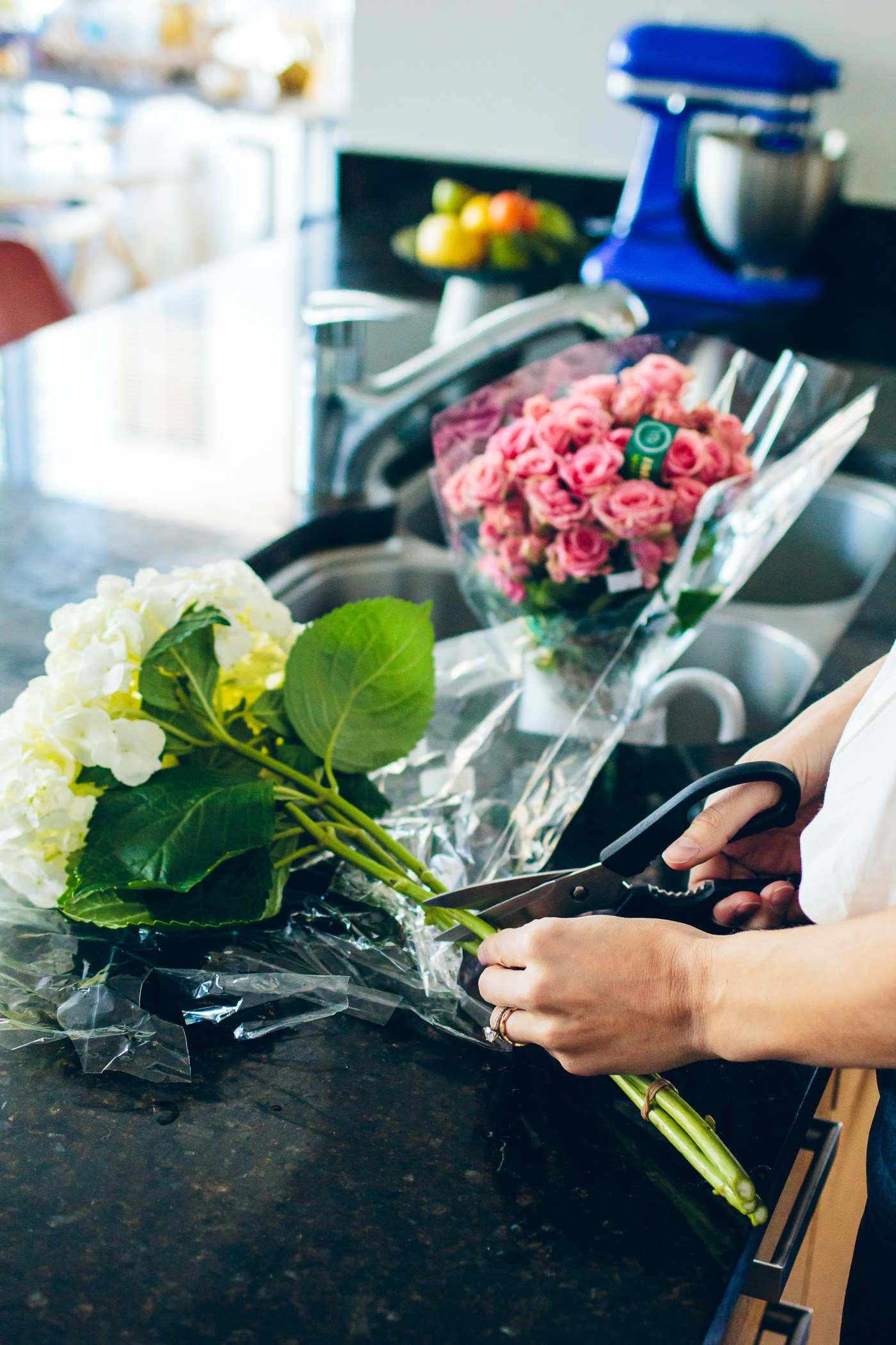 how to trim fresh flowers