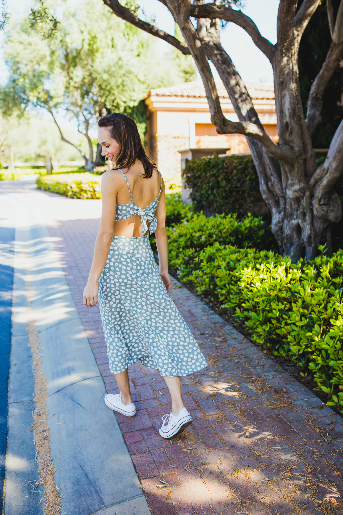 backless tie dress