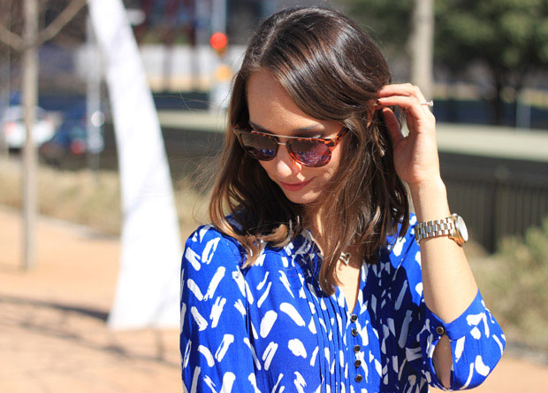 caravan dress, tan booties, blue shift dress, kelly wynne, blair culwell, fox and she