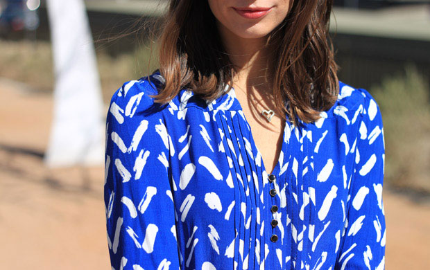 caravan dress, tan booties, blue shift dress, kelly wynne, blair culwell, fox and she