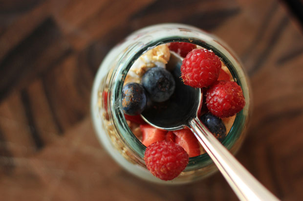 greek yogurt parfait, yogurt and granola, berry parfait, blair culwell, fox and she, easy and healthy breakfast