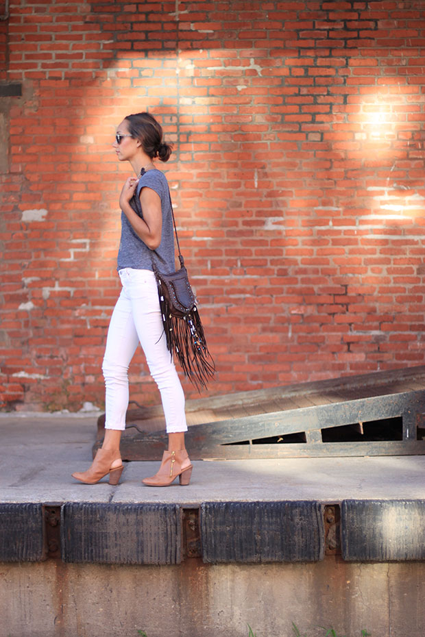 slouchy tshirt, white jeans, casual summer outfit, summer outfit inspiration, women's fashion, the fox and she, blair culwell
