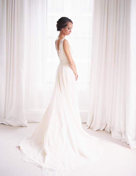 first look photos, chicago wedding, vintage wedding dress, lace wedding dress, blair culwell, the fox and she