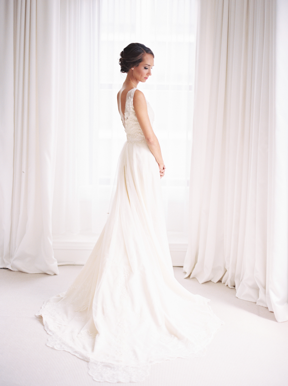 first look photos, chicago wedding, vintage wedding dress, lace wedding dress, blair culwell, the fox and she 