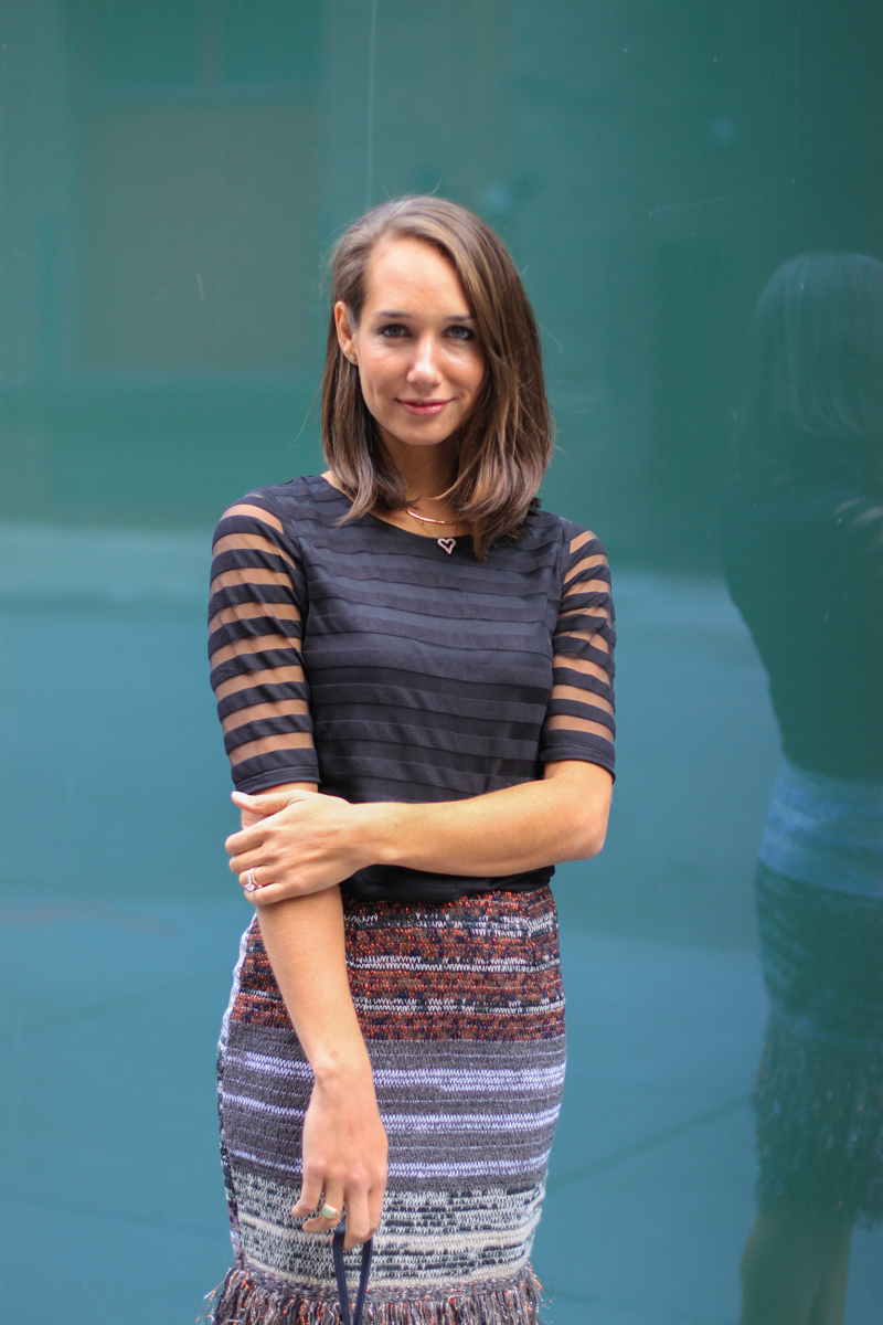 eastlake tee, glinted sweater skirt, fringed skirt, women's fashion, fall outfit, the fox and she, blair culwell