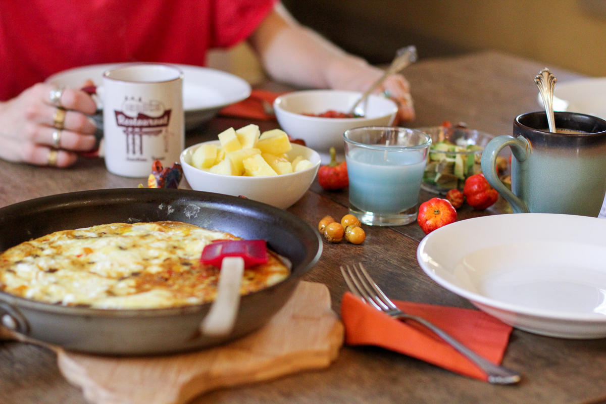 glade holiday candles, holiday brunch, brunch party, entertaining, blair culwell, the fox and she