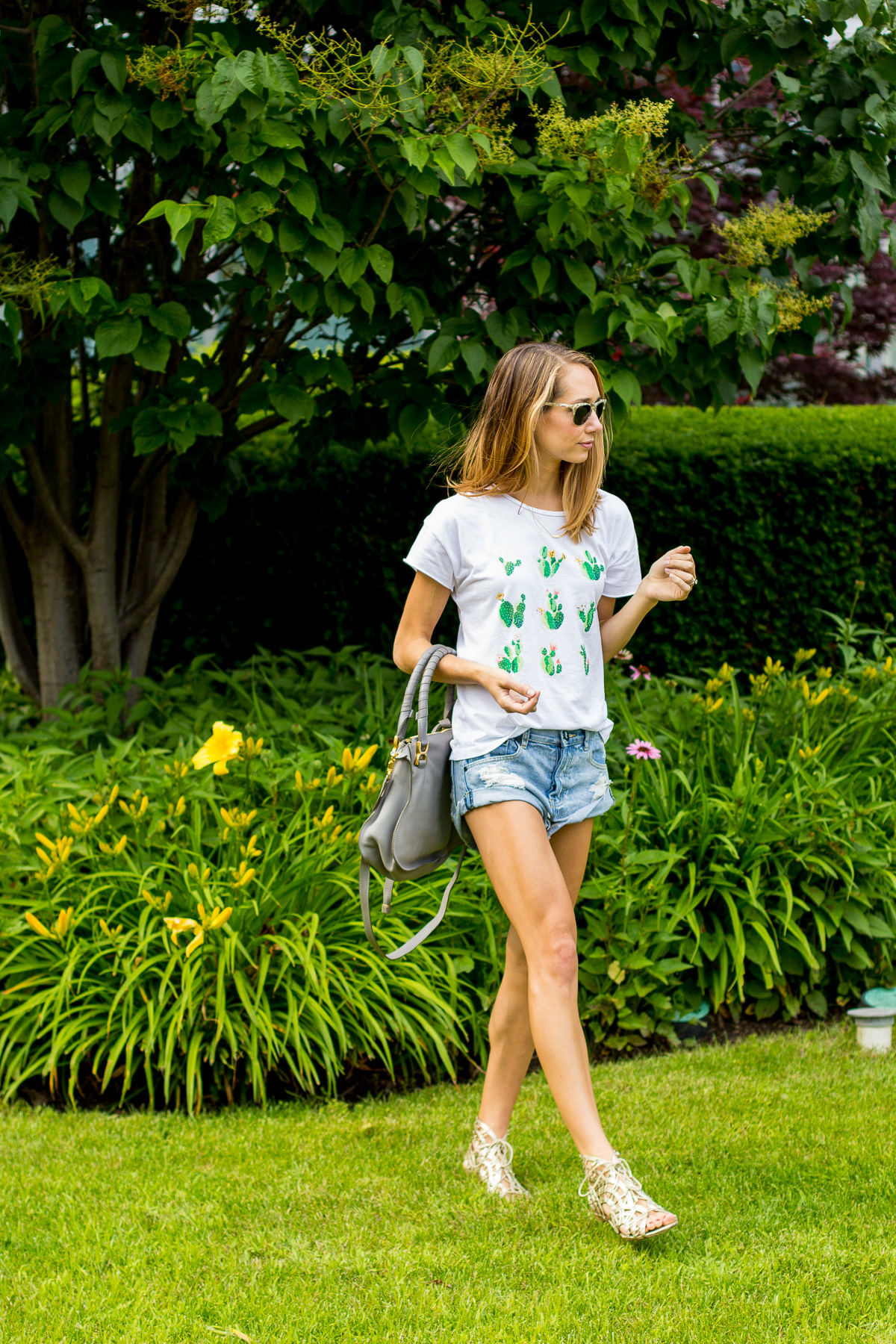 casual summer outfit — via @TheFoxandShe