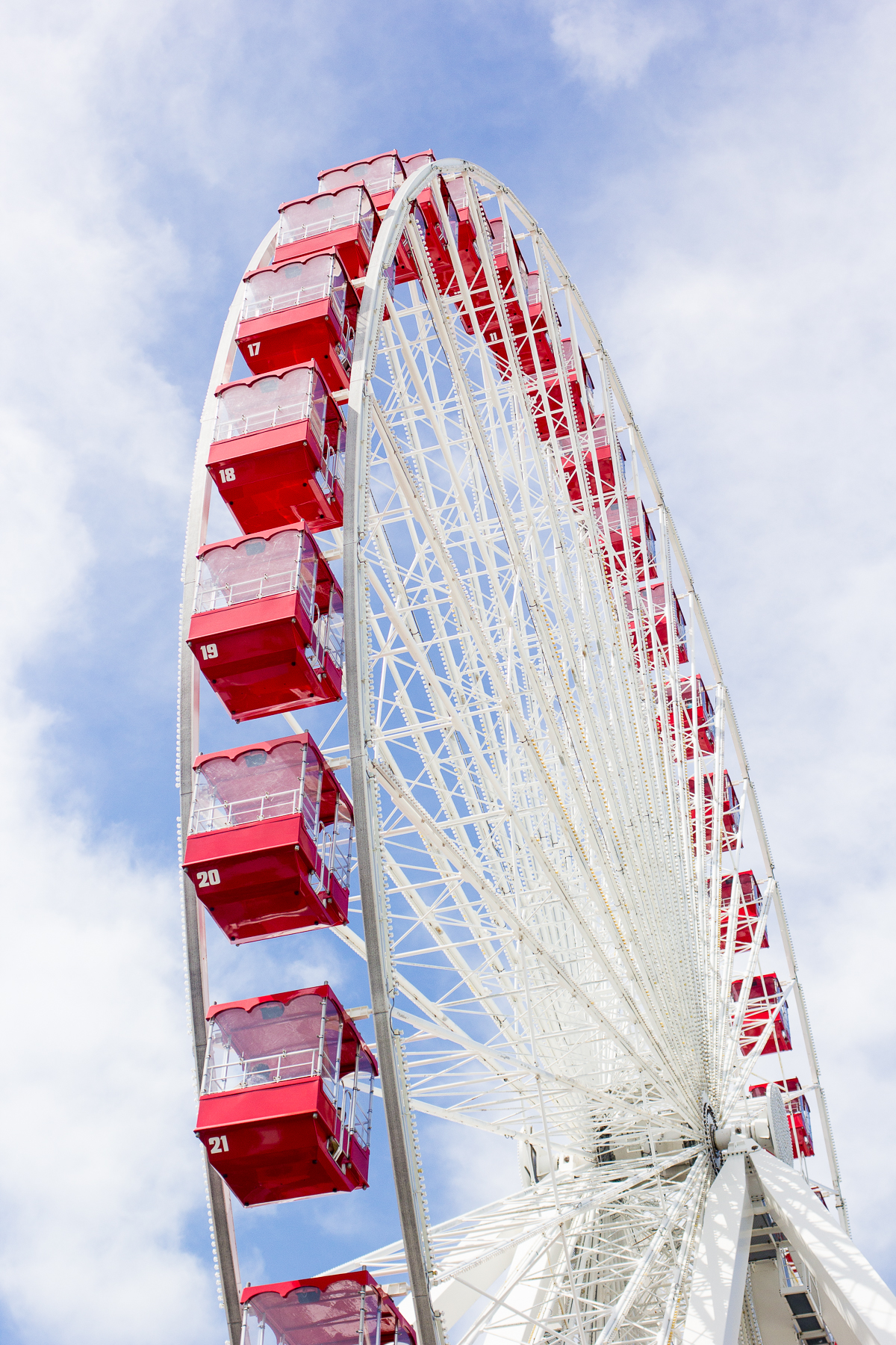 Ferris Wheel at Navy Pier — via @TheFoxandShe