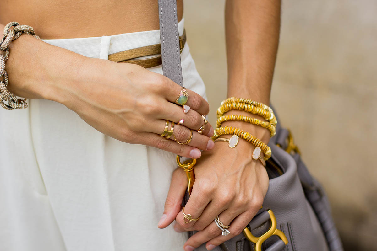 dainty gold details — via @TheFoxandShe