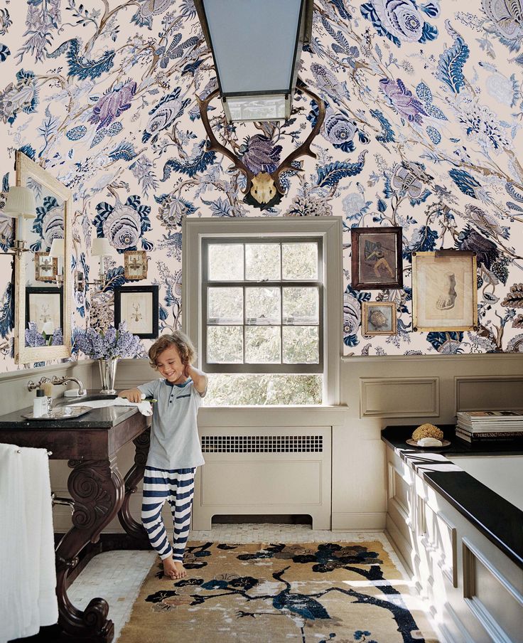 15-The Right Way to Use Wallpaper