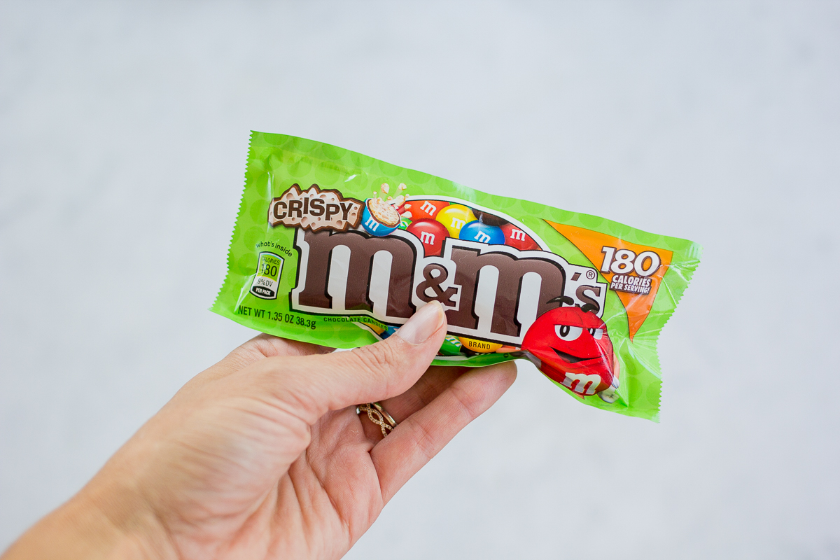 Perfect Travel Snack: M&M’S® Crispy — via @TheFoxandShe | #CrispyMMSummer #CleverGirls