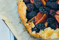 peach and blackberry galette, easy dessert recipe — via @TheFoxandShe