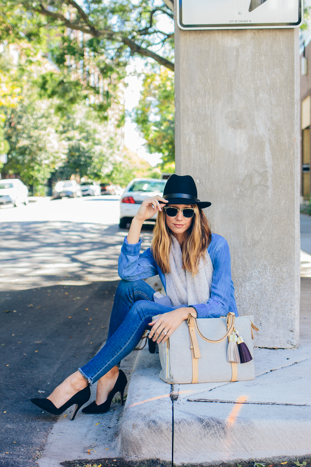 neutral and casual fall fashion — via @TheFoxandShe