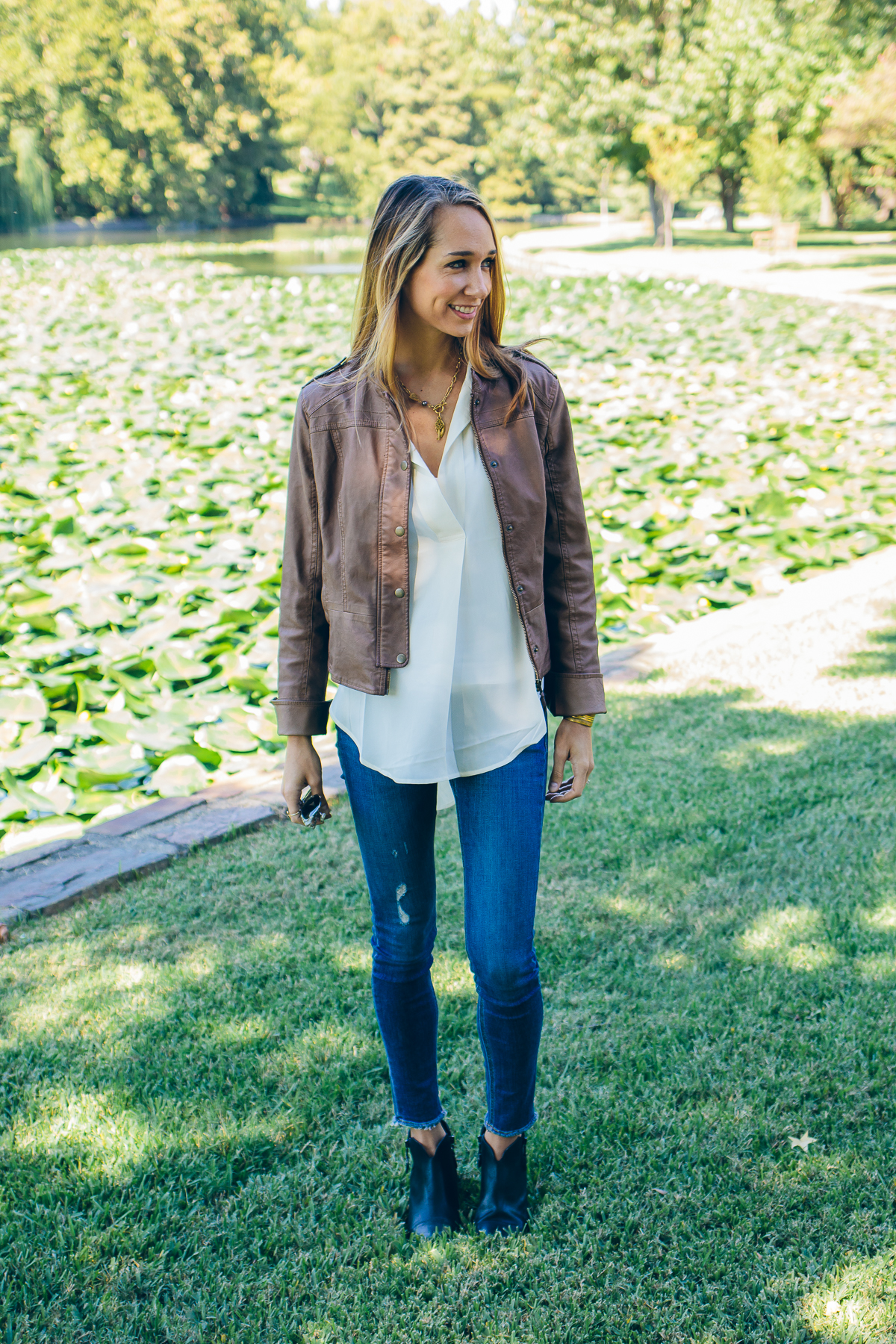 casual fall outfit — via @TheFoxandShe