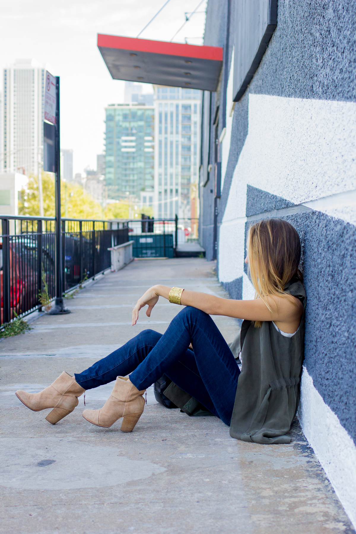 duster vest, striped shirt and skinny jeans, fall fashion — via @TheFoxandShe