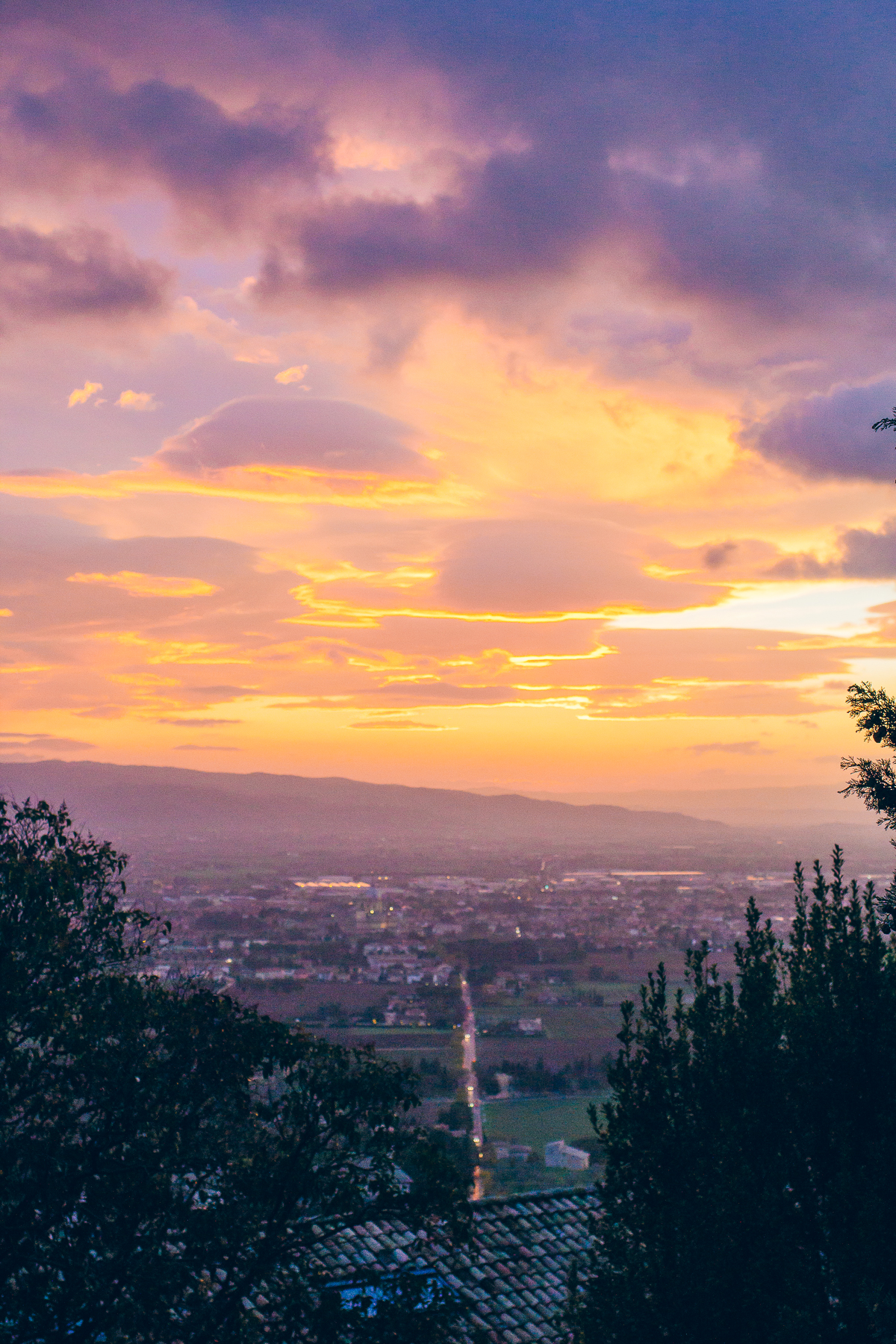 Tuscan sunset in Assisi, Italy — via @TheFoxandShe