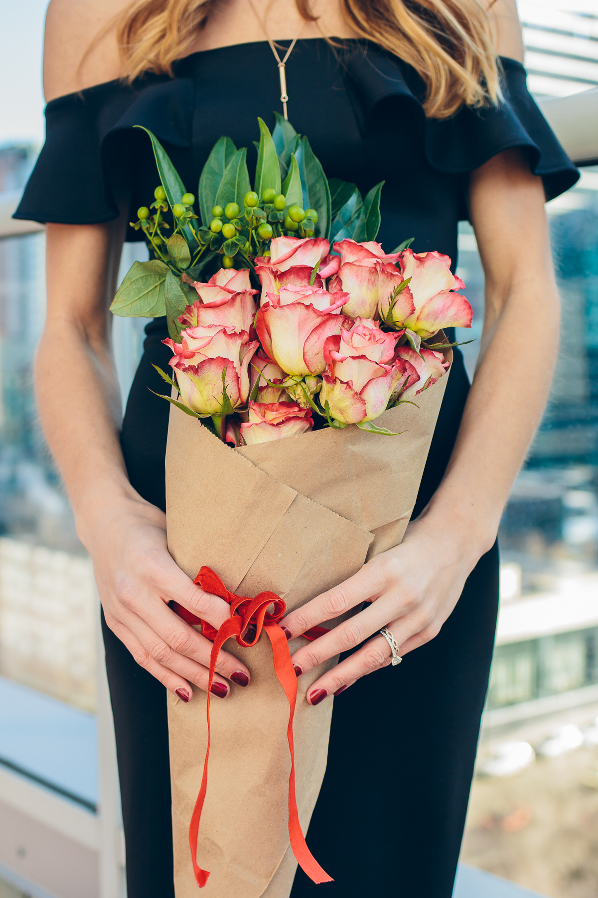 DIY flower bouquet, flower bouquet for under $40, DIY valentines bouquet — via @TheFoxandShe 