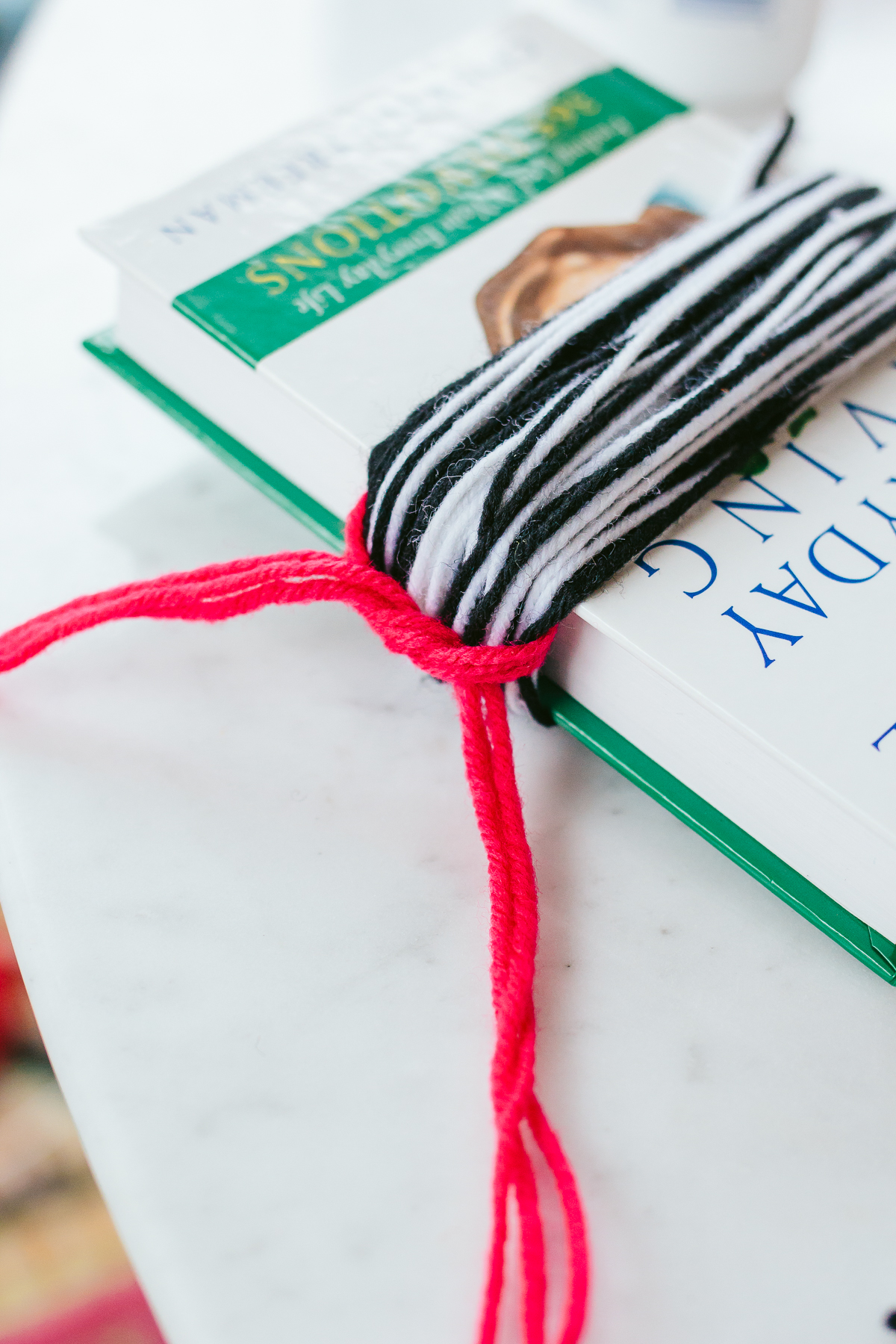 DIY tassels, easy diy project, straw beach bag — via @TheFoxandShe