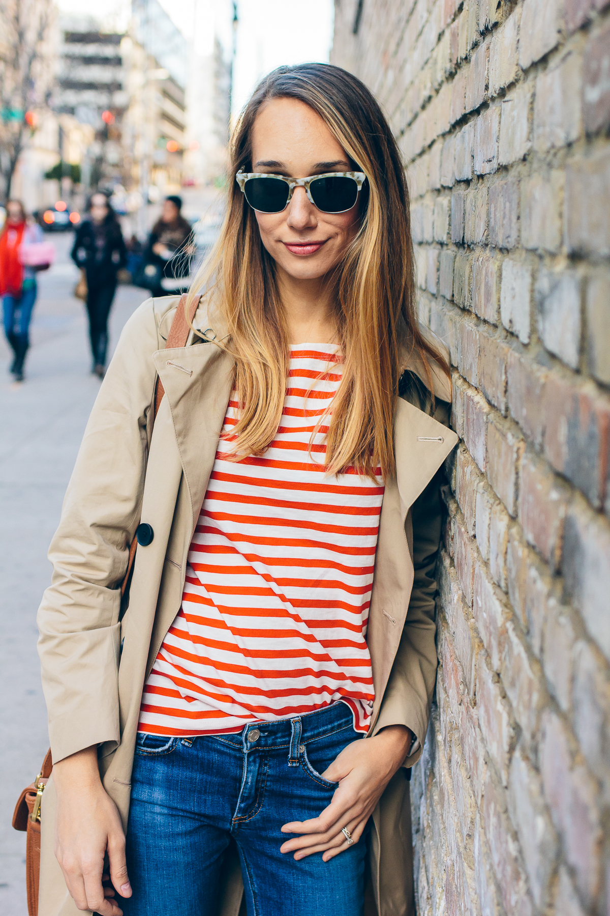 striped tee, trench coat, ripped skinny jeans, cute casual outfit — via @TheFoxandShe
