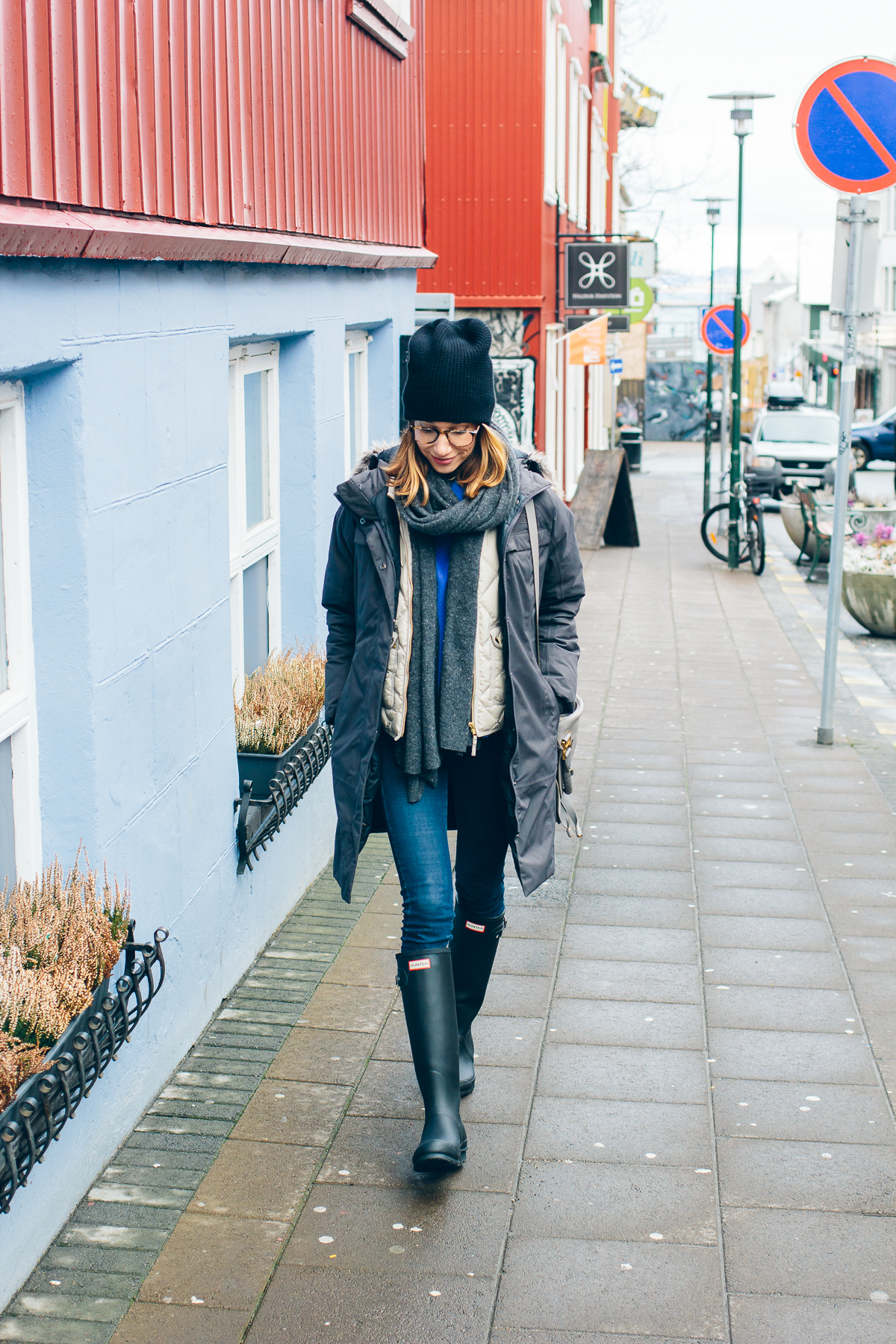 hunter boots, how to wear rain boots, what to wear in Iceland, Iceland travel guide — via @TheFoxandShe