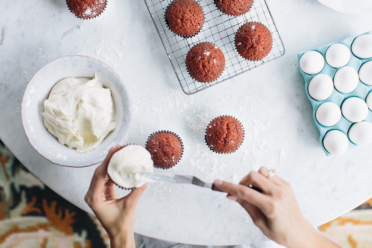 red velvet cupcakes, red velvet cupcake recipe, homemade cream cheese icing — via @TheFoxandShe