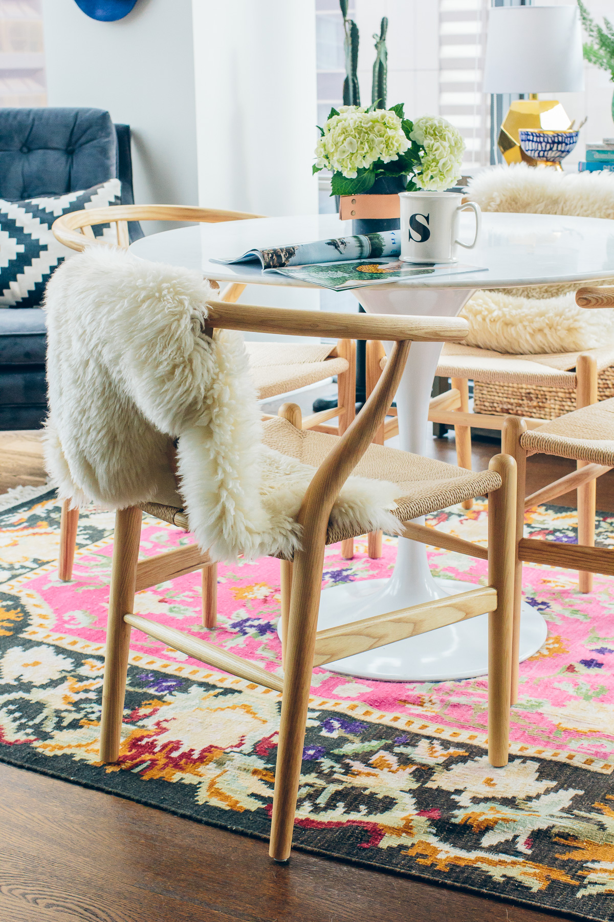 @roveconcepts wishbone chairs with sheepskin