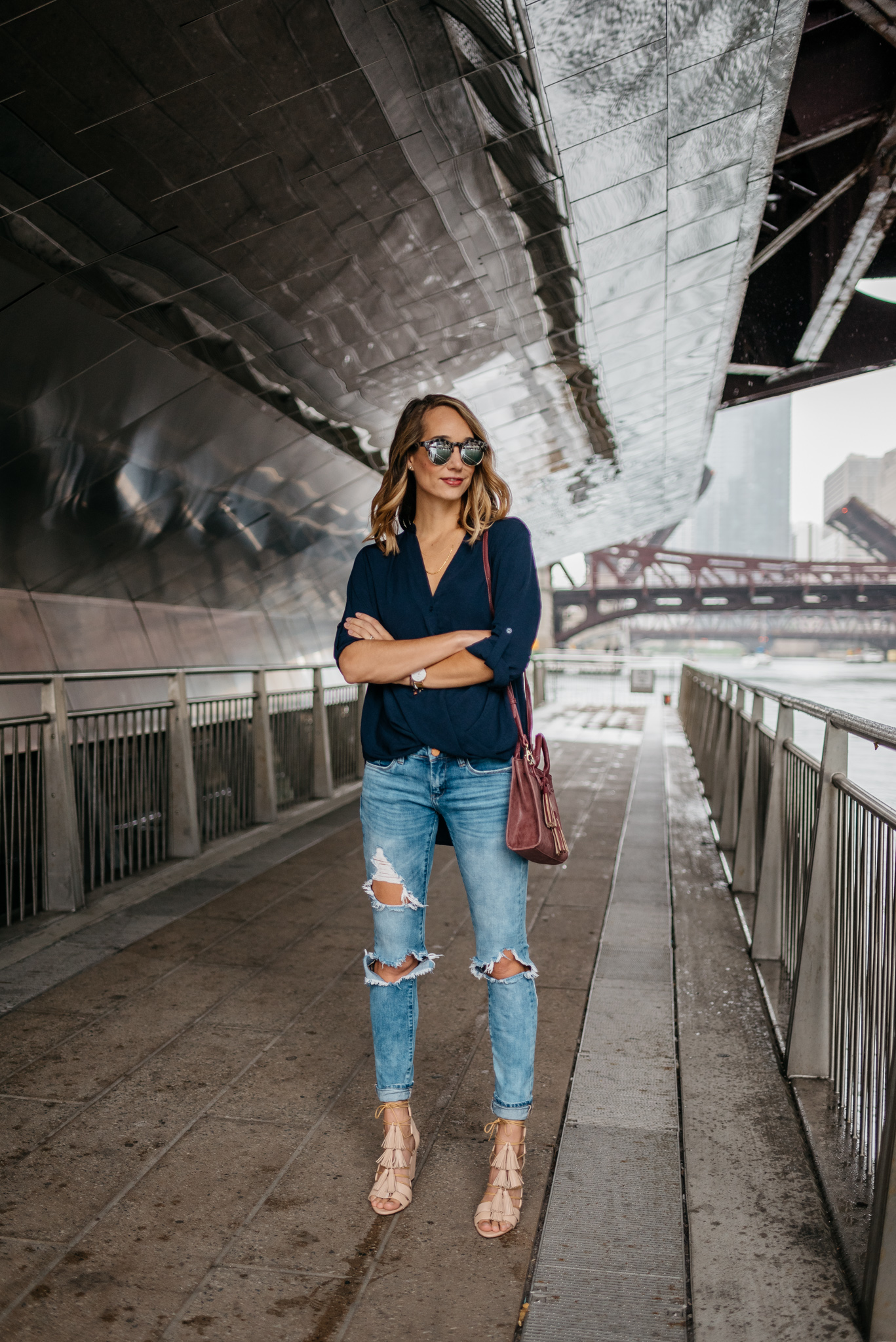 how to wear ripped jeans