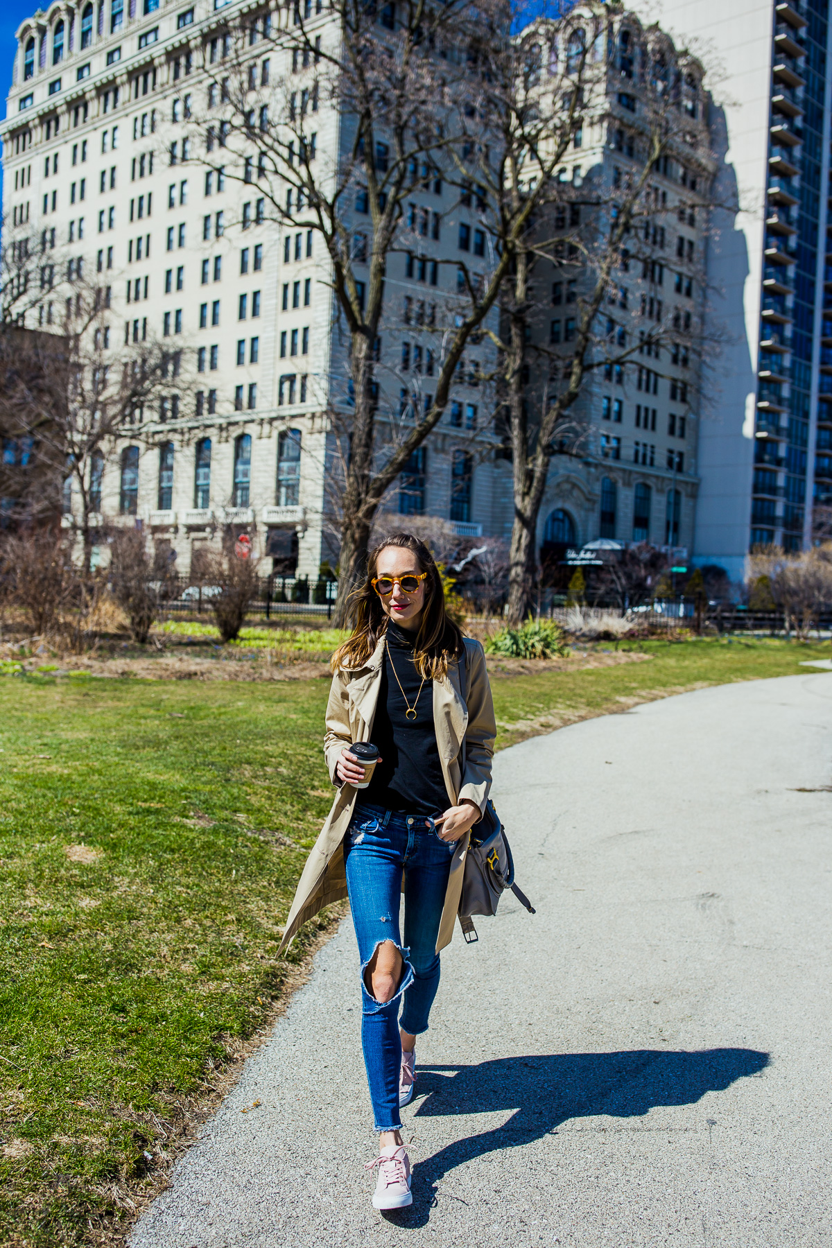 what to wear with sneakers