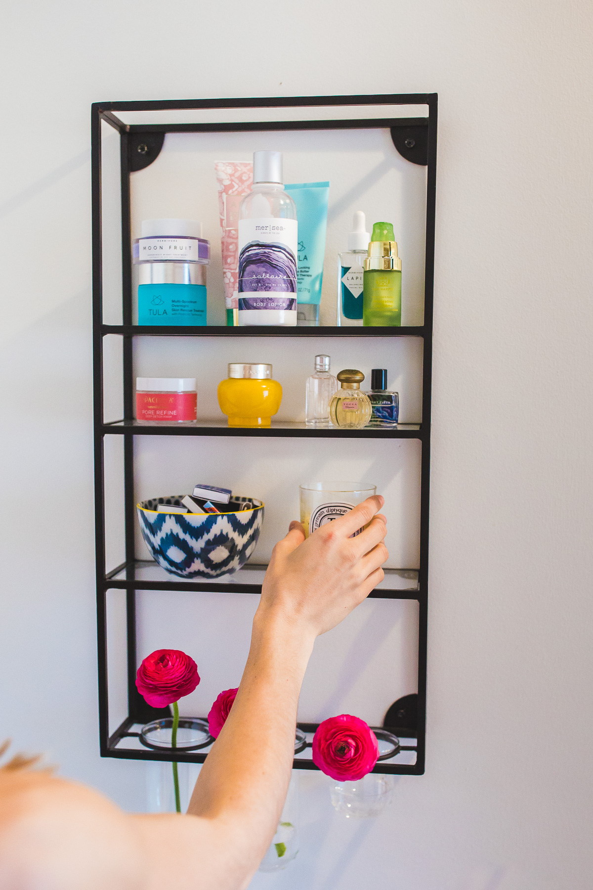 wall shelf unit with glass shelves