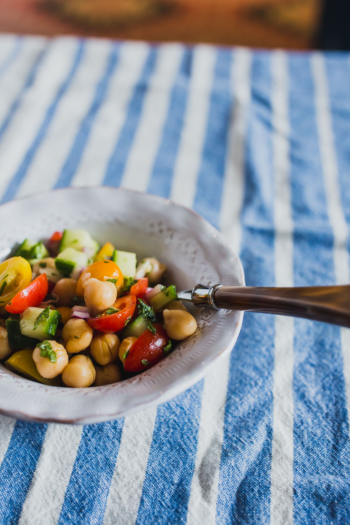 easy healthy recipes: Mediterranean Chickpea Salad