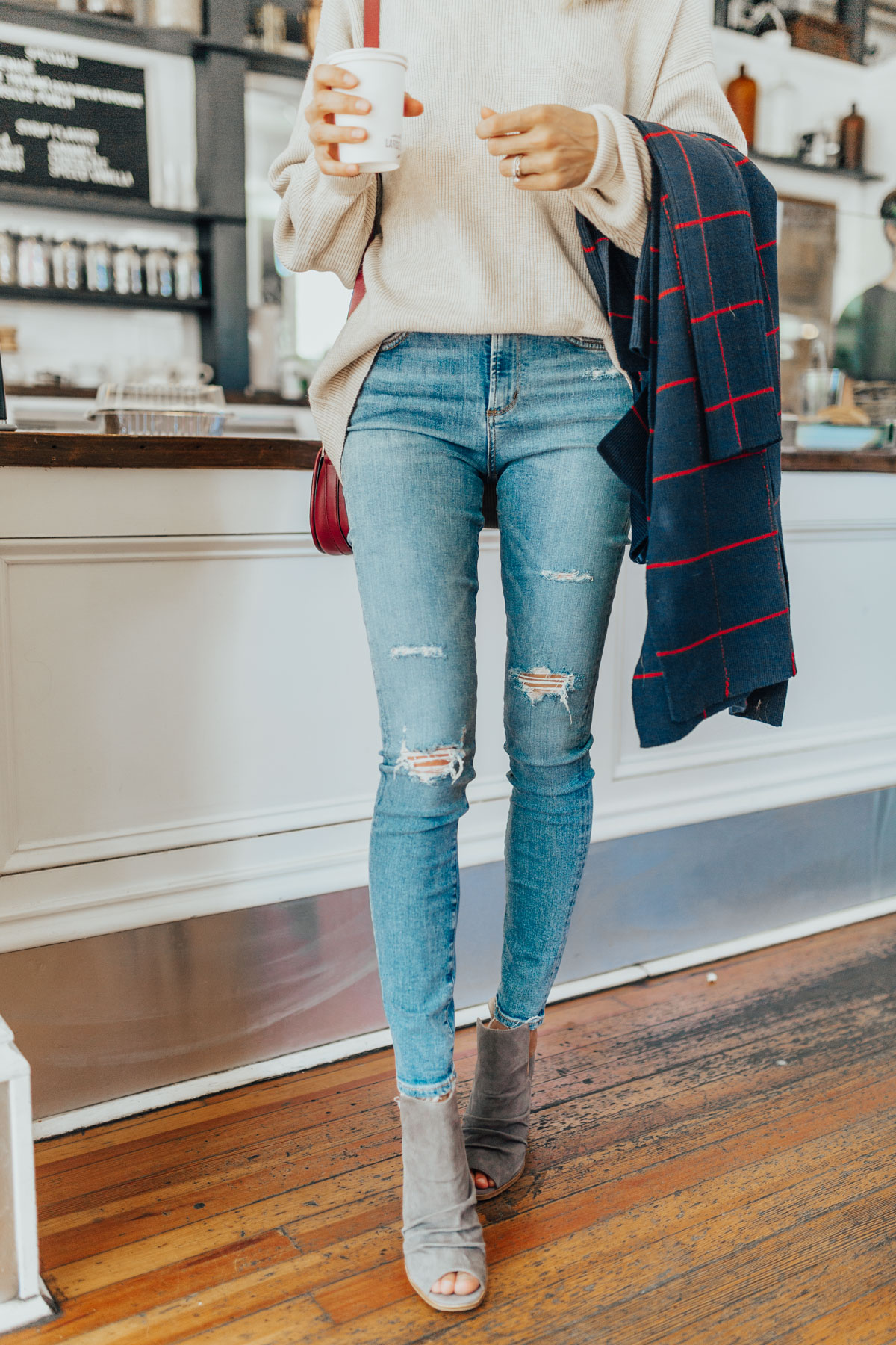 jeans and sweater outfit for fall
