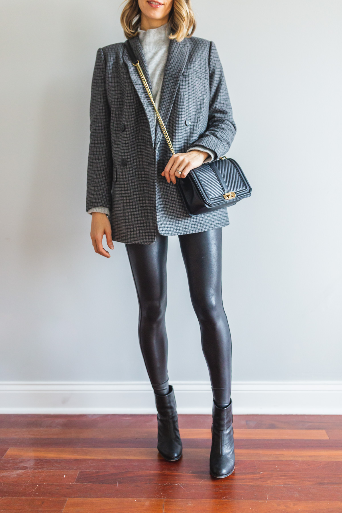 What Shoes To Wear With Black Leather Leggings - Design Talk