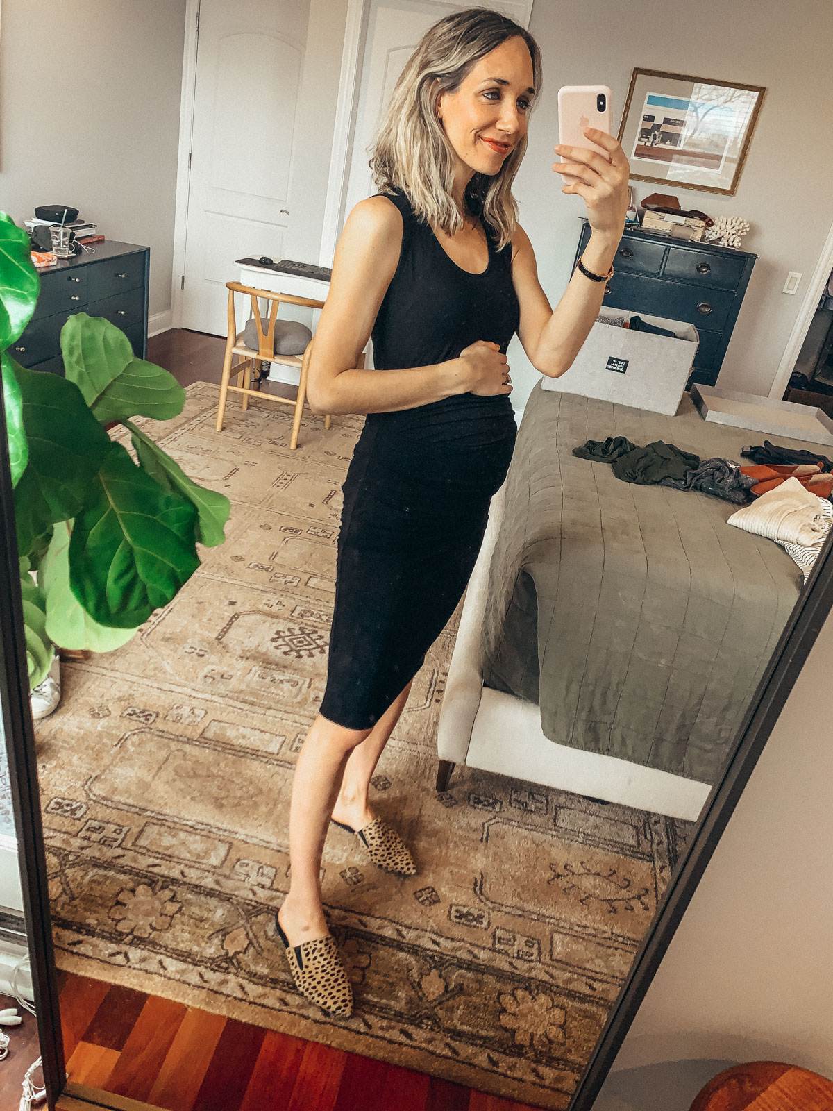 pregnancy outfit black dress