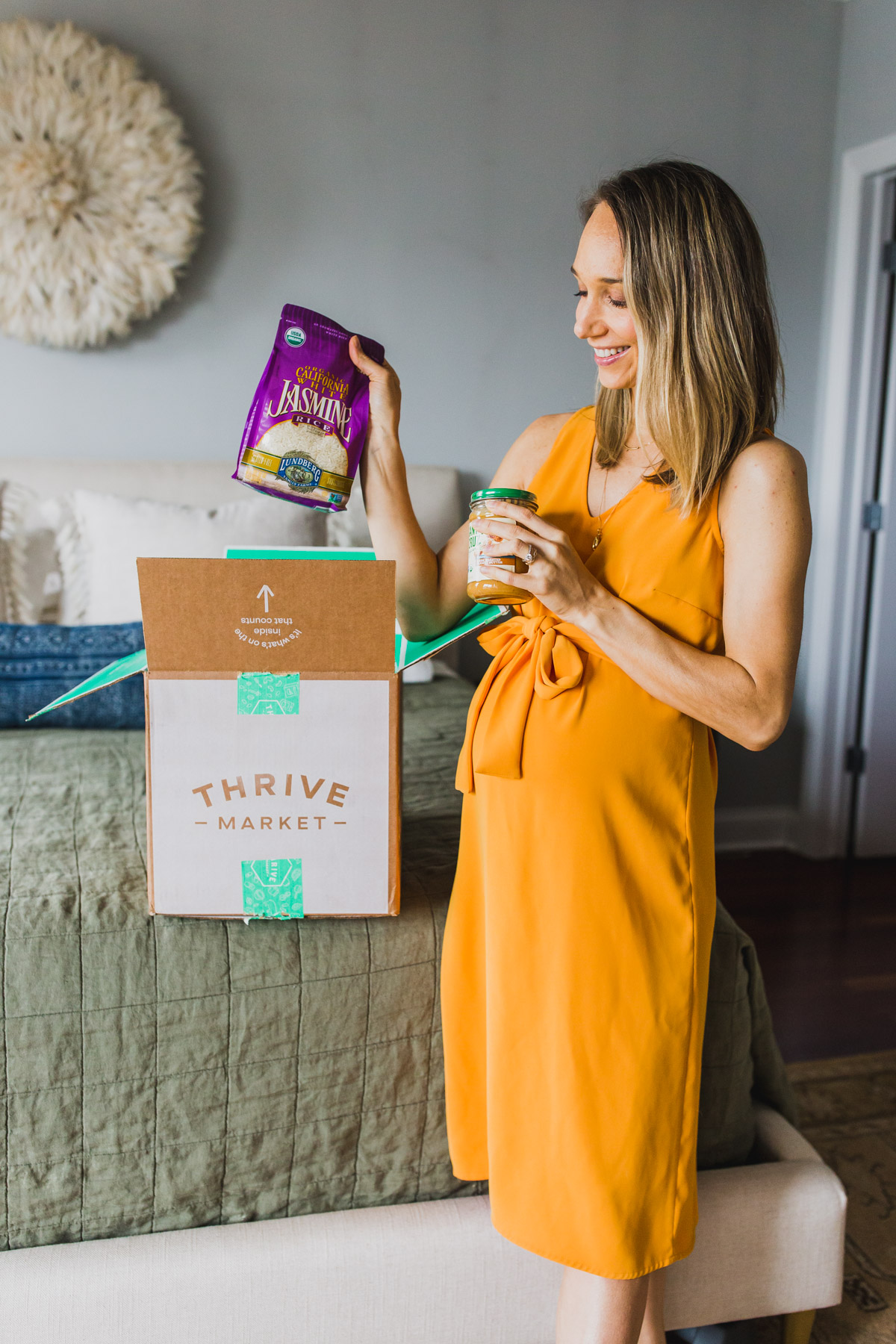 An honest Thrive Market review, a pantry essentials grocery delivery service, and all of our Thrive Market must haves. They have the best sustainable brands, especially for diets like keto, paleo, whole30, vegan, gluten-free and clean eating snacks. Click through for my list of the best things to buy on Thrive Market. #cleaneating #thrivemarket #healthyliving