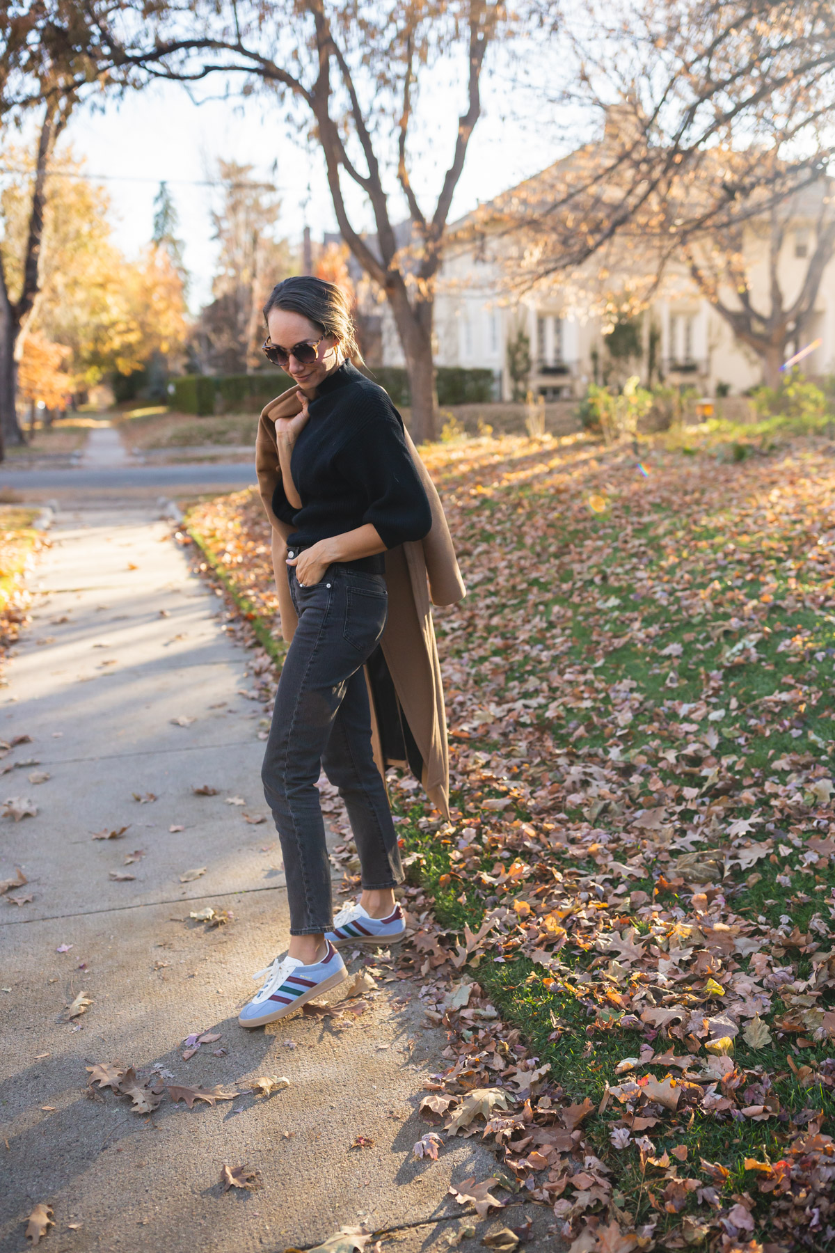 neutral outfit for fall with sneakers
