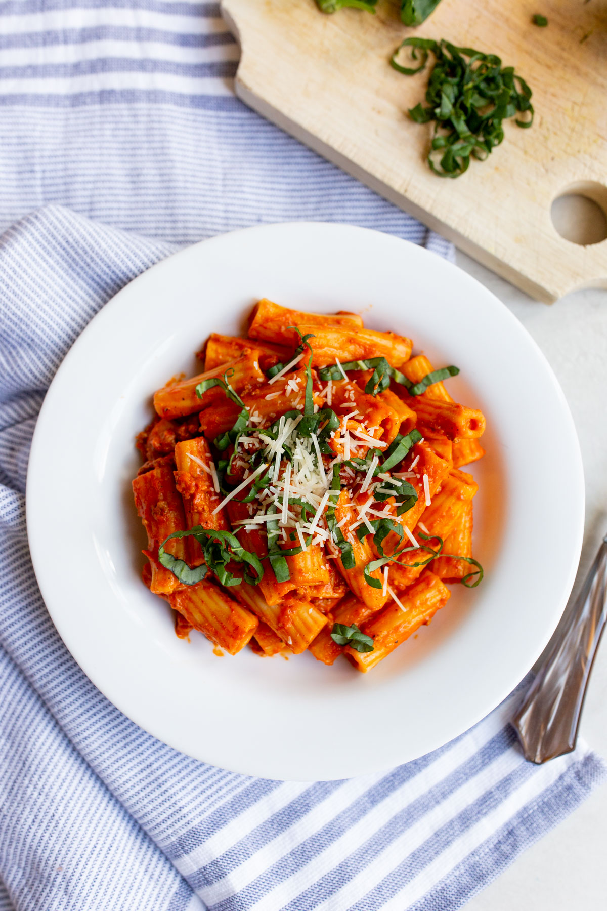 healthy comfort food—creamy red pepper pasta