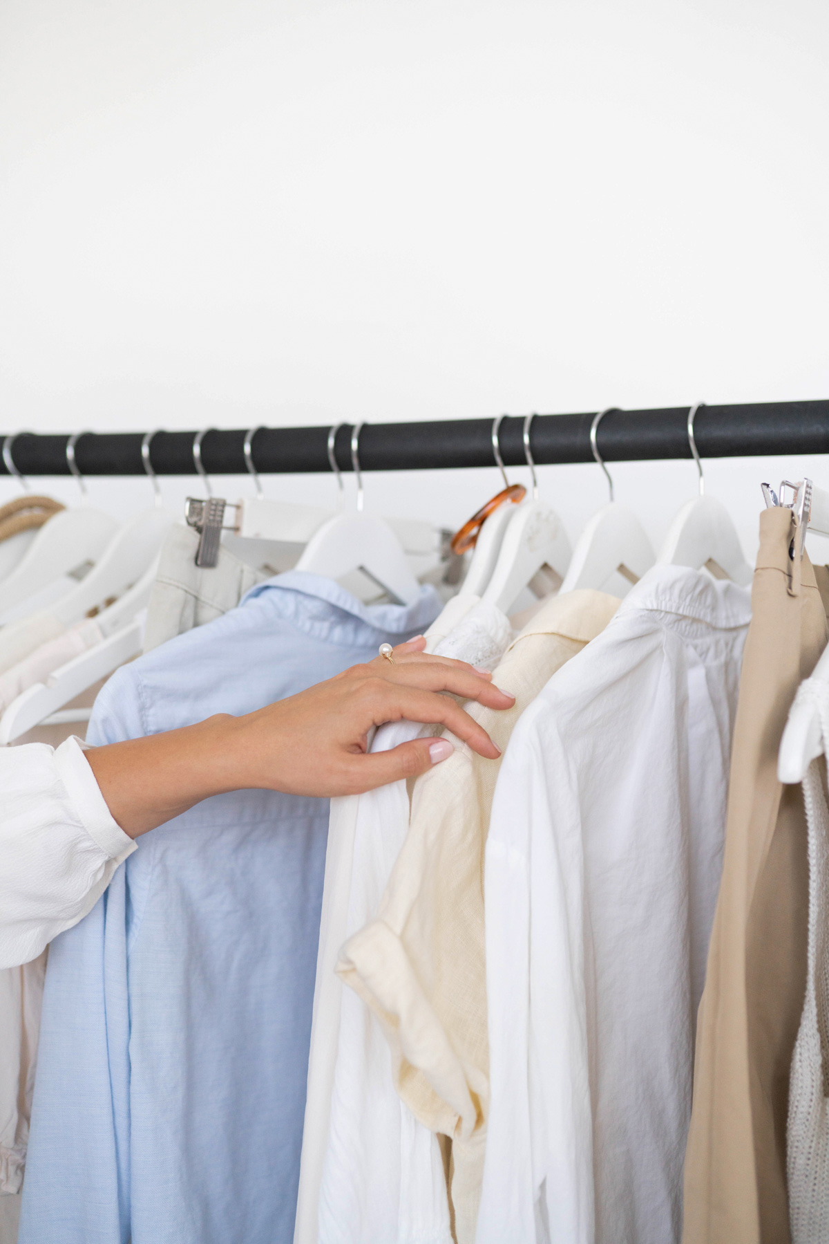 how to get wrinkles out of clothes without an iron