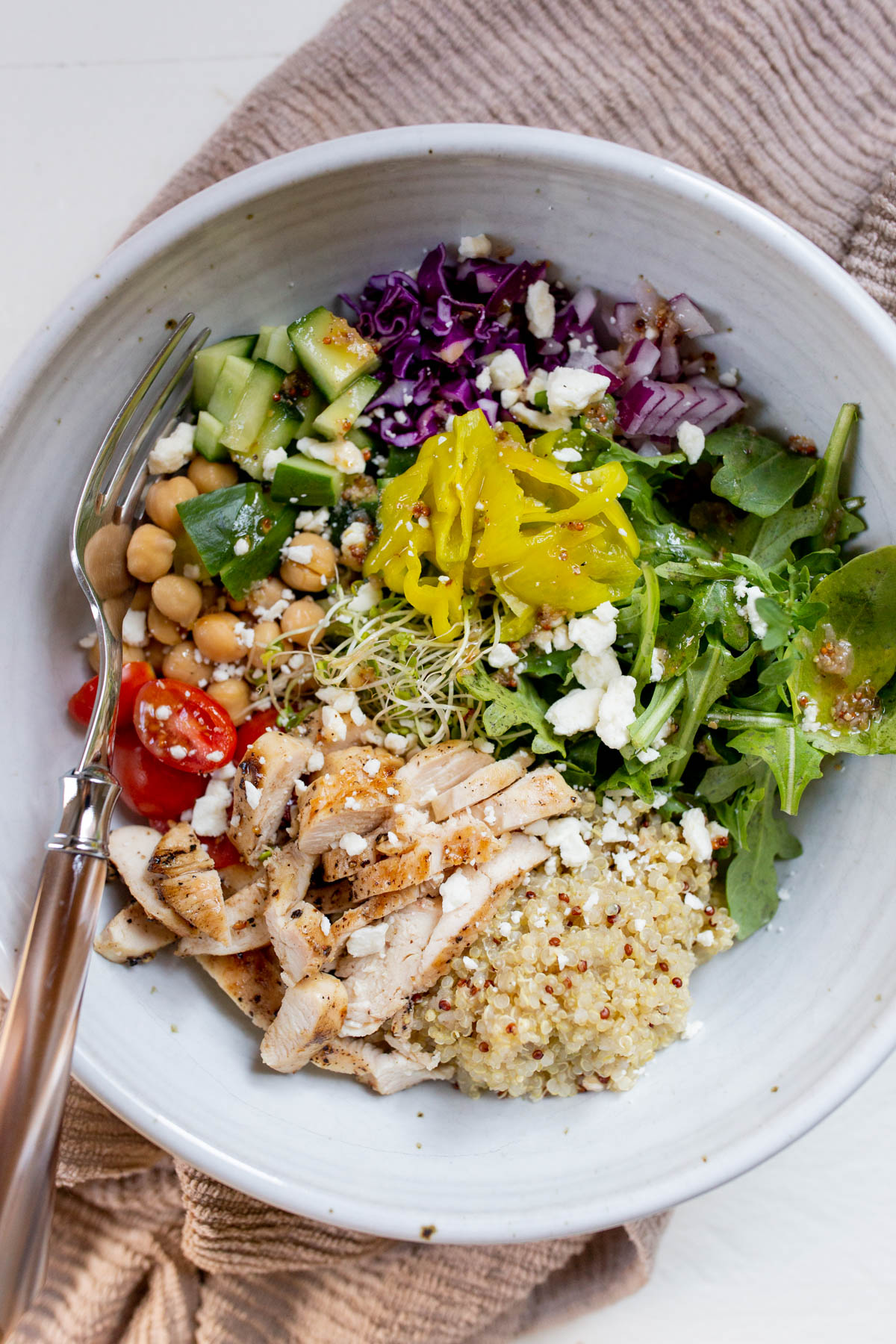 greek quinoa salad with chickpeas