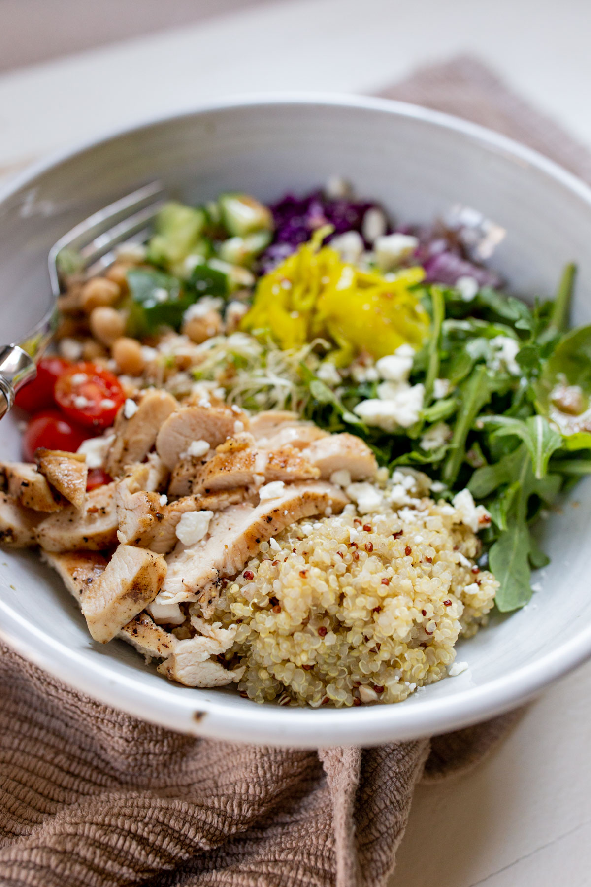 greek quinoa chicken bowl