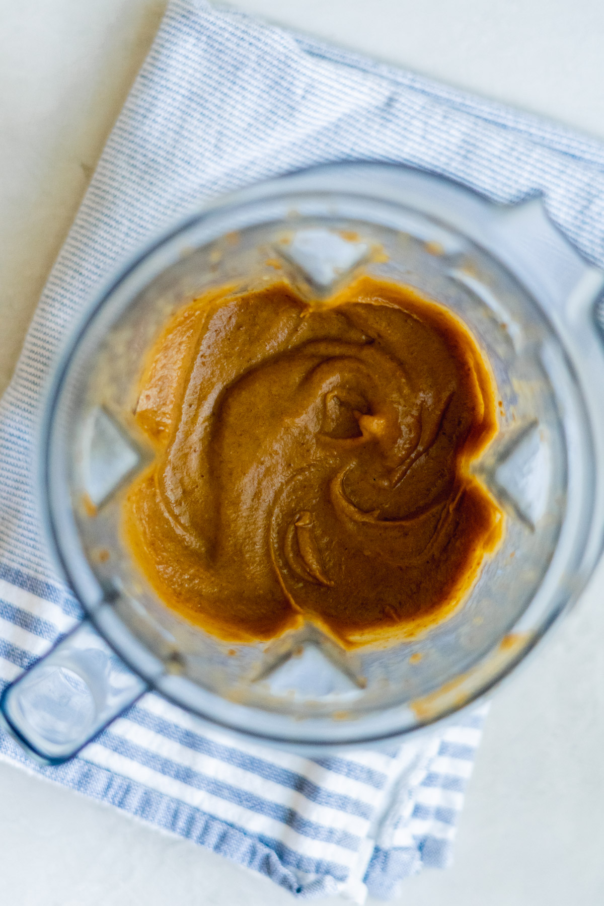 date caramel in blender