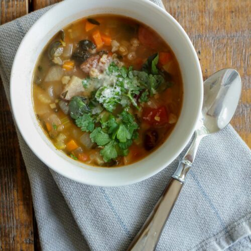 vegetable farro soup that tastes like minestrone soup, healthy and delicious