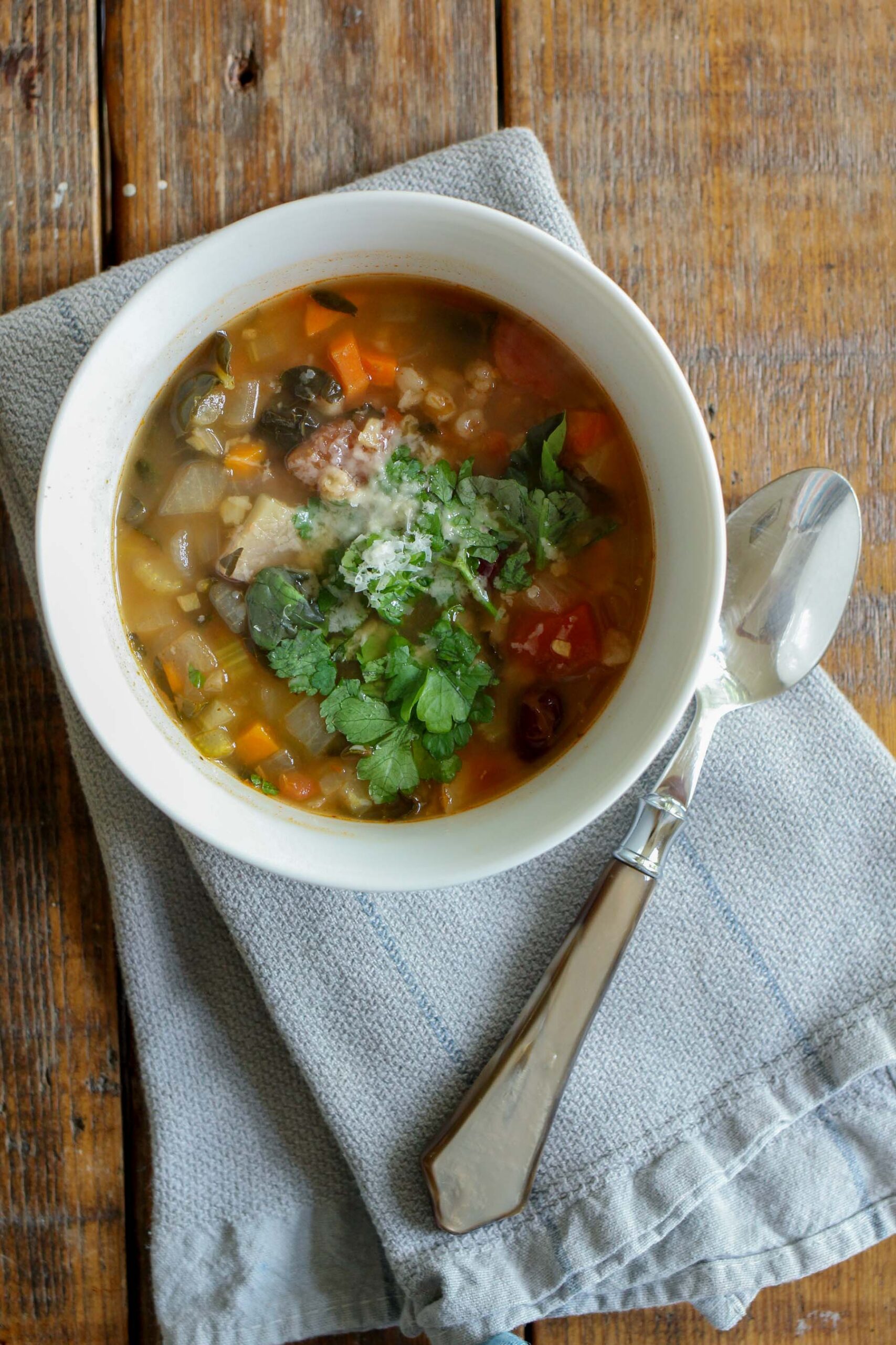 vegetable farro soup that tastes like minestrone soup, healthy and delicious